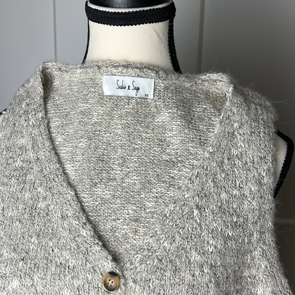 Sadie & Sage Gray button down knit vest tank top - Picture 7 of 9